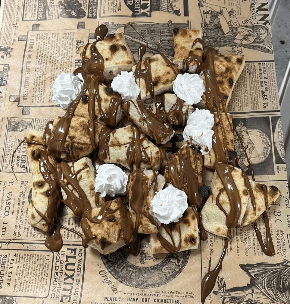 Pizza dessert avec chantilly