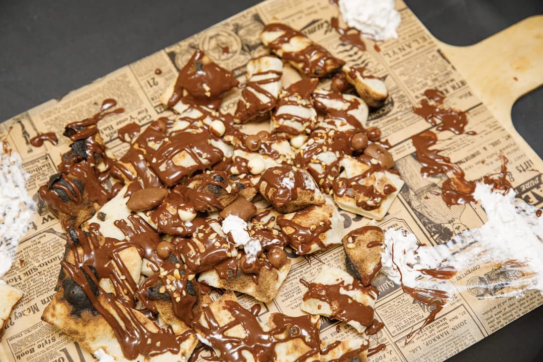 Pizza dessert avec chantilly